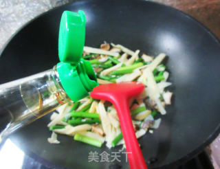 蒜薹鲍鱼炒冬笋步骤12 蒜薹鲍鱼炒冬笋步骤12