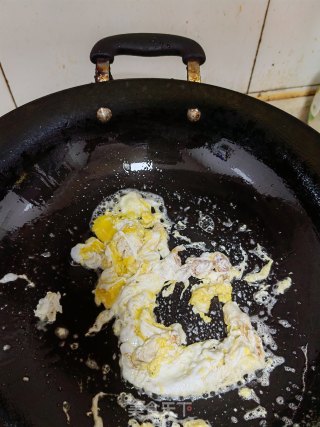 鸡蛋娃娃菜步骤2