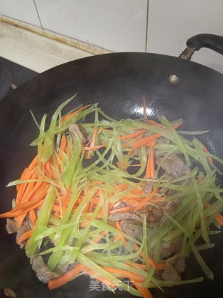 牛肉炒双蔬步骤4