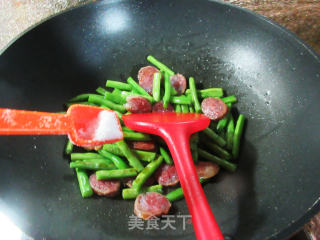 腊肠炒四季豆步骤6