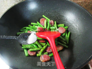 腊肠炒四季豆步骤7