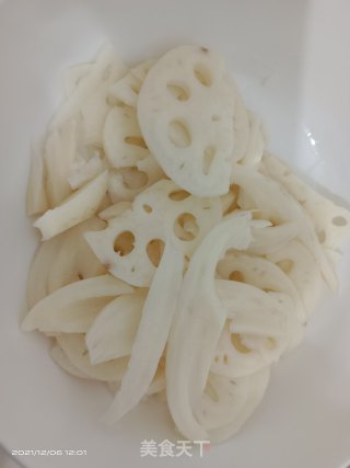 莲藕炒肉步骤2