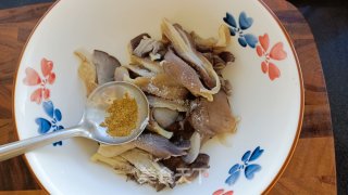 炸平菇步骤5