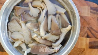 炸平菇步骤3