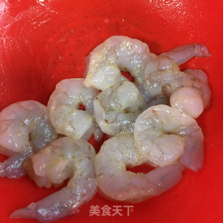 虾仁胡萝卜炒鸡蛋步骤2