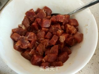 瘦肉彩蔬丁步骤1