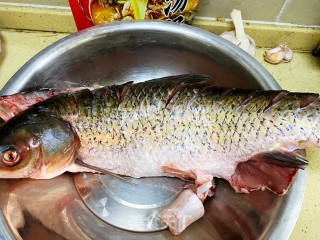 金汤酸菜鱼步骤1