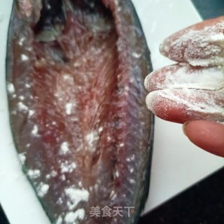 煎一卤鲜鲐鲅鱼步骤4
