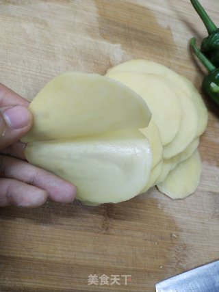 “灯影”土豆夹（虎皮螺丝椒酿肉）步骤3