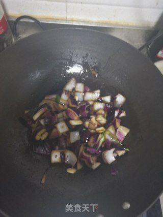 爆炒洋葱头步骤2