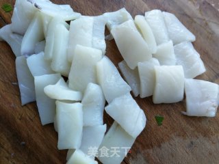 芹菜白果炒鱿鱼步骤4 芹菜白果炒鱿鱼步骤4