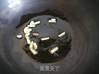 芹菜白果炒鱿鱼步骤6 芹菜白果炒鱿鱼步骤6