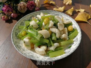 芹菜白果炒鱿鱼步骤9 芹菜白果炒鱿鱼步骤9