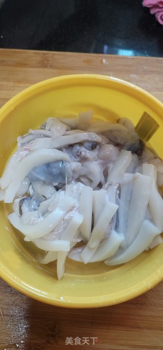 姜葱炒墨鱼步骤2