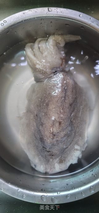 姜葱炒墨鱼步骤1