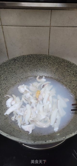 姜葱炒墨鱼步骤4