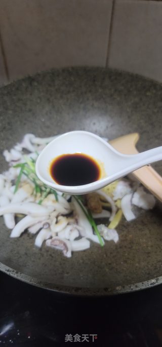 姜葱炒墨鱼步骤7