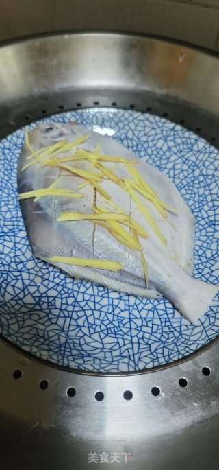 葱香白鲳步骤3