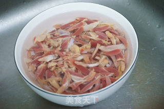 酸菜炒鸡胗步骤1