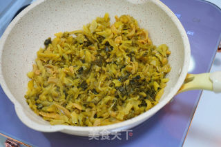 酸菜炒鸡胗步骤5