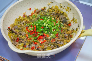 酸菜炒鸡胗步骤11