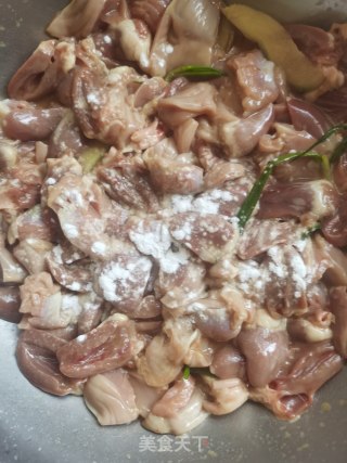 蒜薹炒鸡杂步骤4