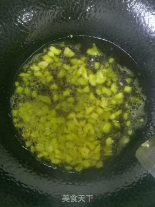 蒜薹炒鸡杂步骤7