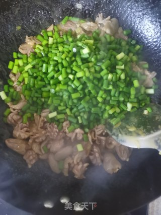 蒜薹炒鸡杂步骤9