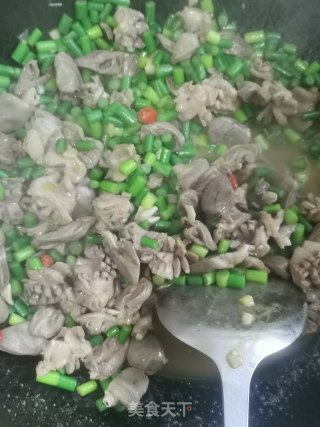 蒜薹炒鸡杂步骤11