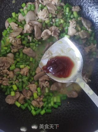 蒜薹炒鸡杂步骤10