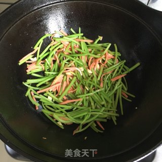 火腿炒红薯梗步骤4