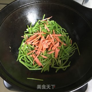 火腿炒红薯梗步骤3