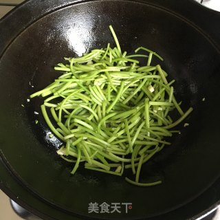 火腿炒红薯梗步骤2