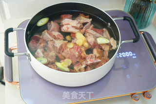 仔姜鸭焖土豆步骤1