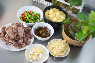 仔姜鸭焖土豆步骤3