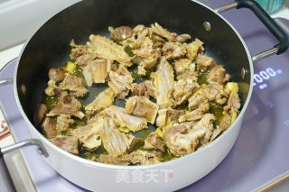 仔姜鸭焖土豆步骤5