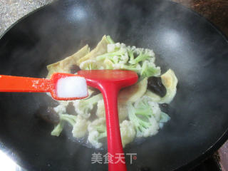 黑木耳蛋饺煮花菜步骤4