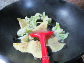 黑木耳蛋饺煮花菜步骤6
