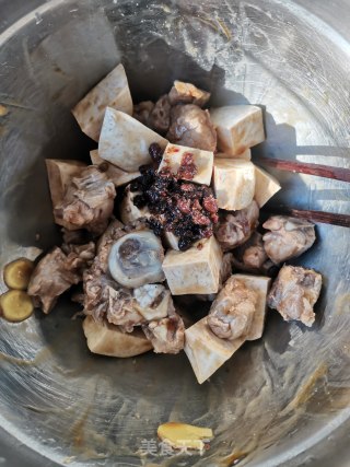 豆豉芋头蒸脊骨步骤4