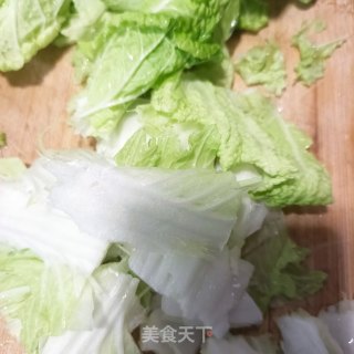蒜香白菜炖鱼豆腐步骤1
