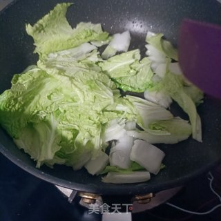 蒜香白菜炖鱼豆腐步骤6