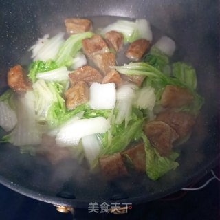 蒜香白菜炖鱼豆腐步骤9