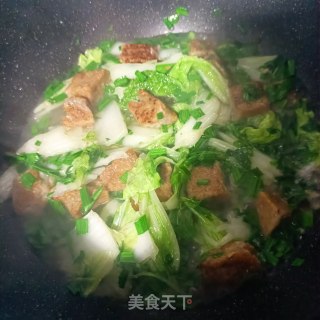 蒜香白菜炖鱼豆腐步骤12