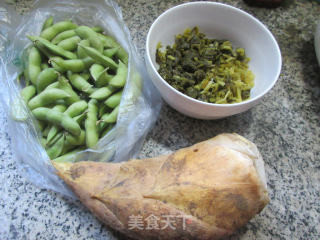 咸菜冬笋炒毛豆步骤1