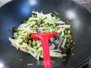 咸菜冬笋炒毛豆步骤6