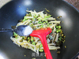 咸菜冬笋炒毛豆步骤8