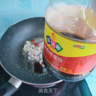 韭菜木耳炒肉步骤6