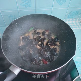 韭菜木耳炒肉步骤9