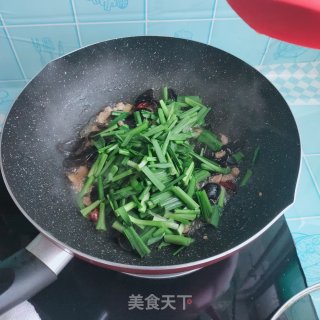 韭菜木耳炒肉步骤11