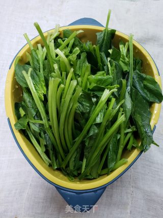 清爽可口藤椒菠菜步骤1